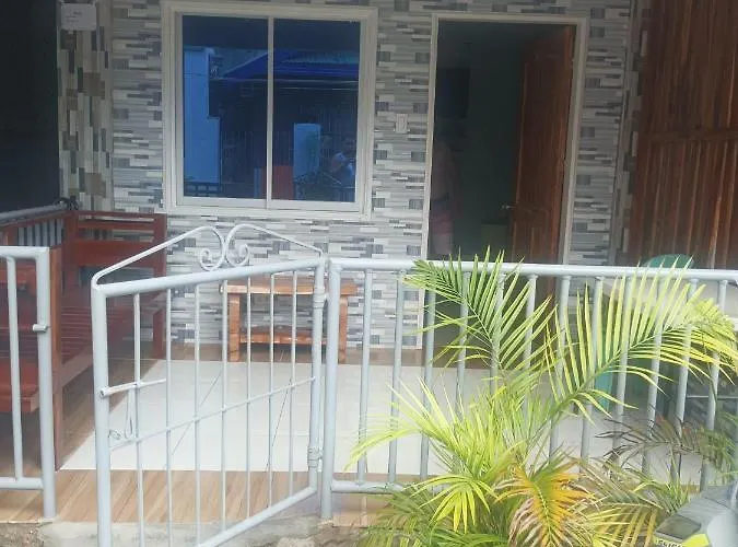 Guest house Indino's Sardines Run And Sea Turtle 1 Minute Walking Distance