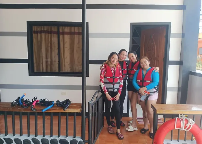 Indino's Sardines Run And Sea Turtle 1 Minute Walking Distance Guest house Moalboal